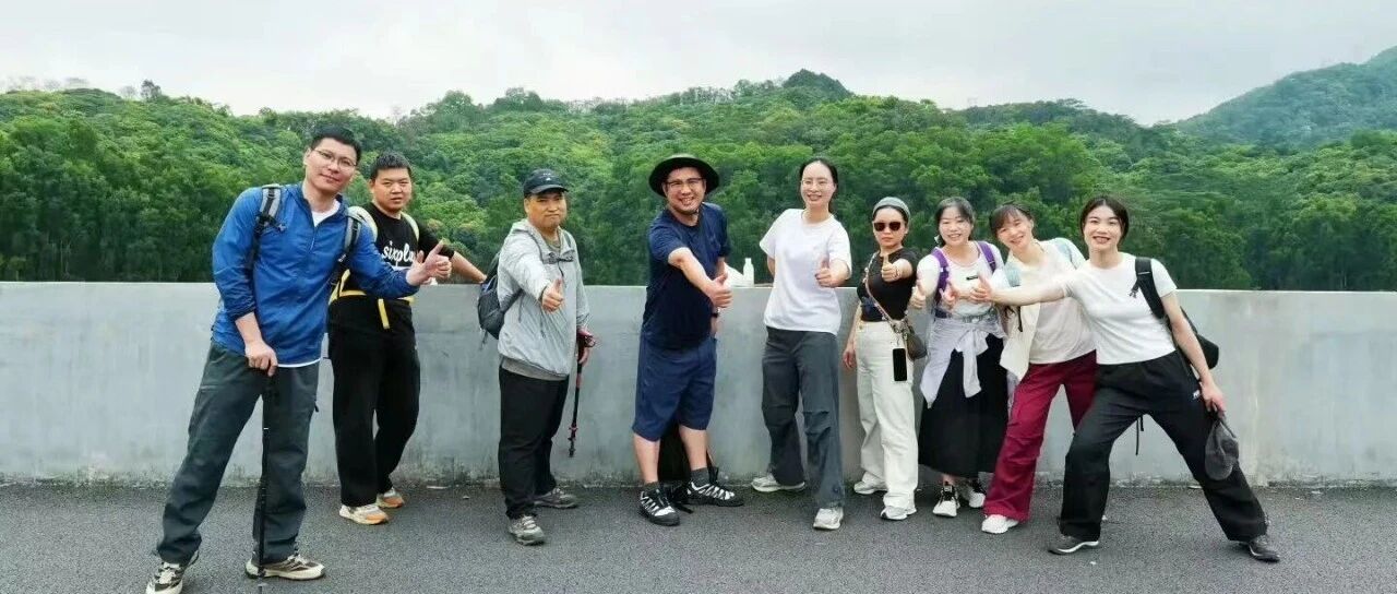 嘿嘿，今天我也是用上Claude Code啦！ 配图